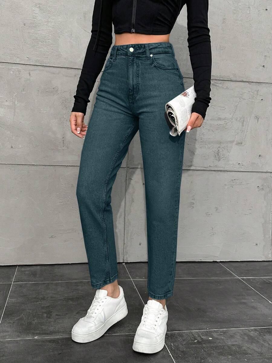 niebieskie spodnie jeans 
