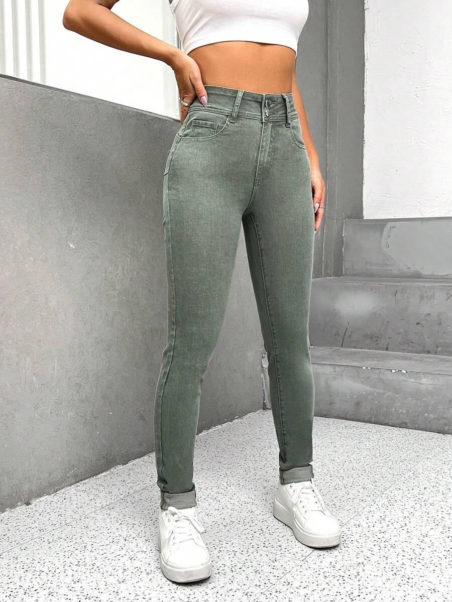 zielone spodnie jeans rurki
