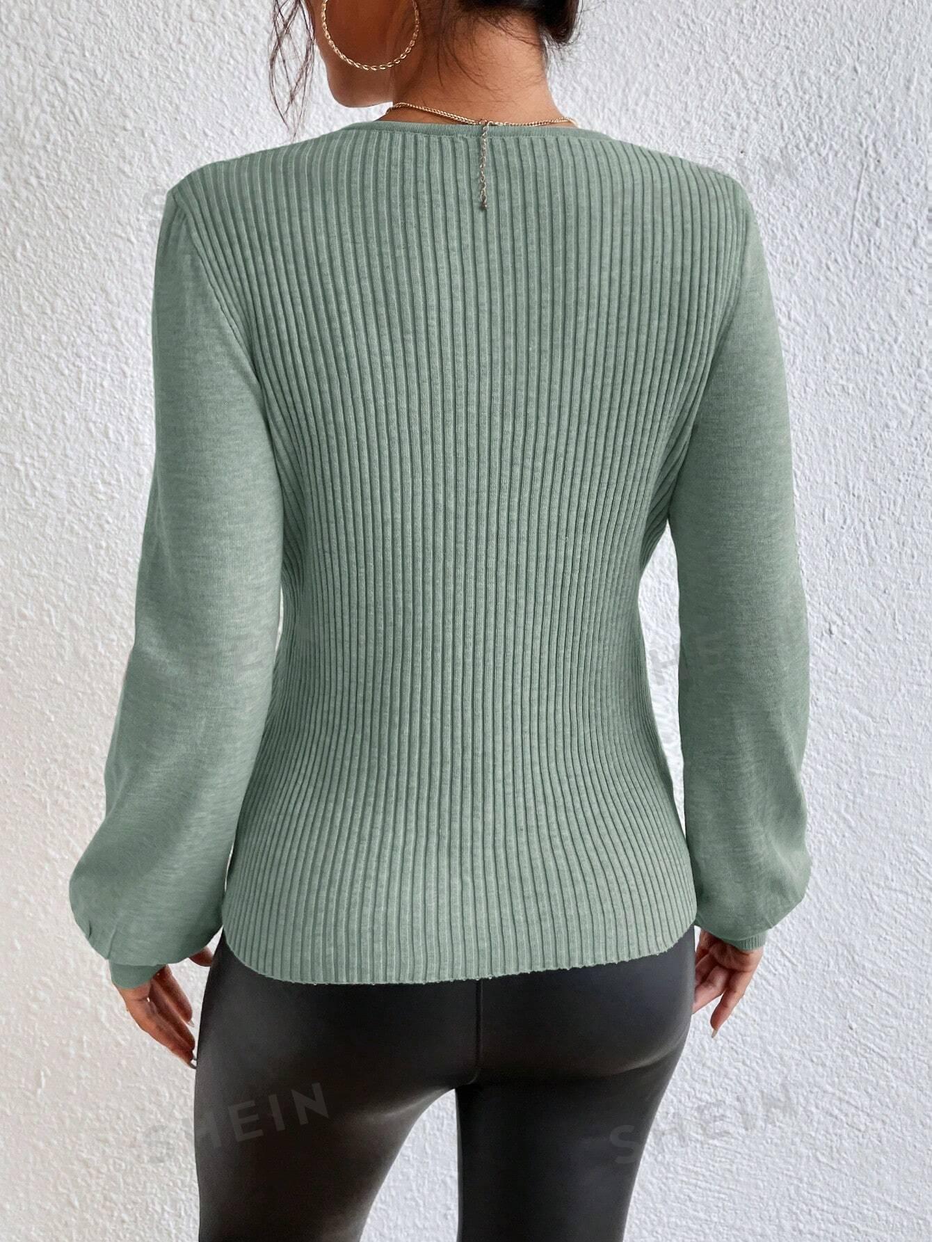 SWETER DAMSKI Z DEKOLTEM V 