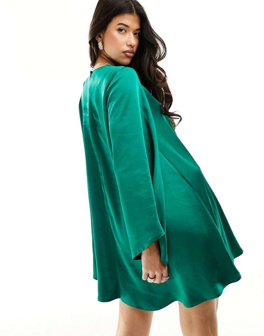 zielona satynowa mini sukienka szerokie rękawy
