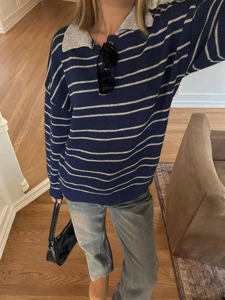 granatowy sweter wzór paski