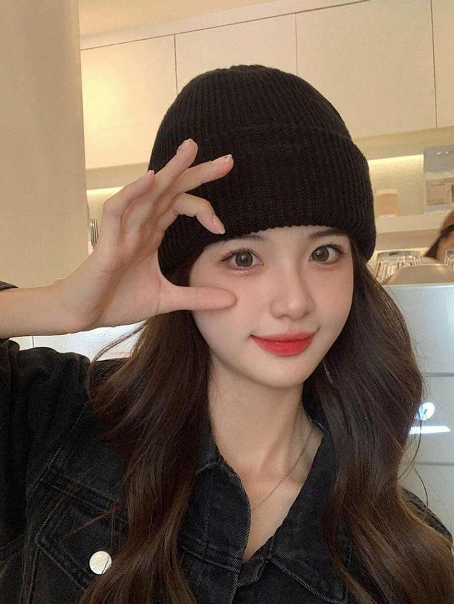 czarna czapka beanie