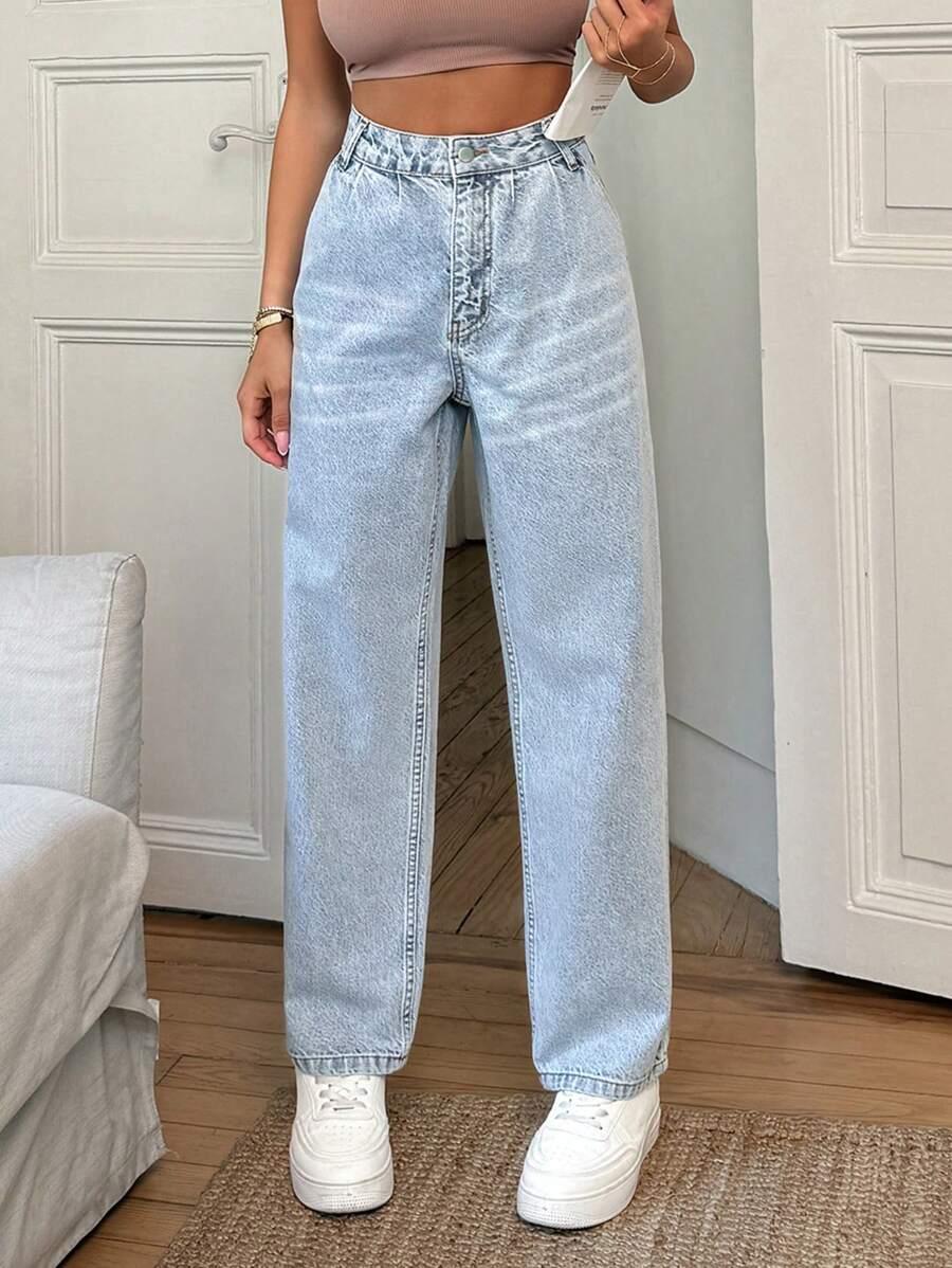 niebieskie spodnie jeans