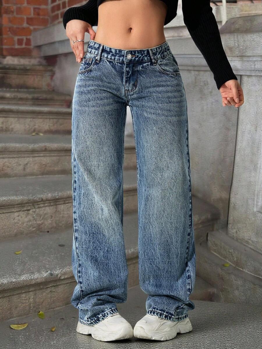 niebieskie jeansy kieszenie