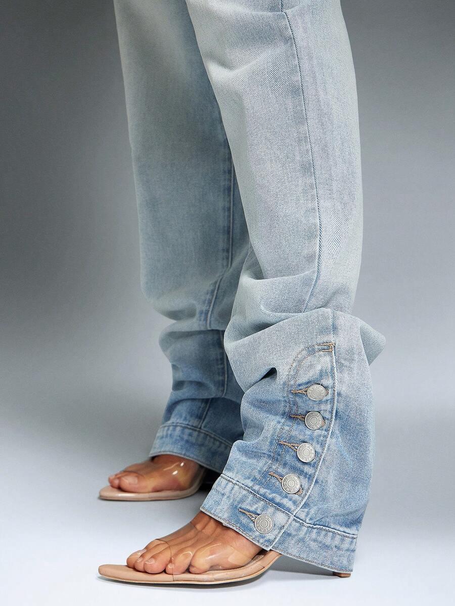 niebieskie spodnie jeans 