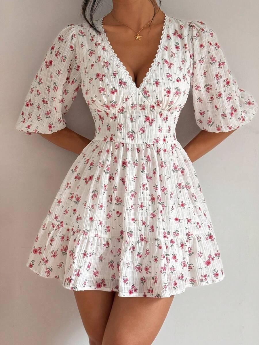 rozkloszowana mini sukienka v neck kwiaty 