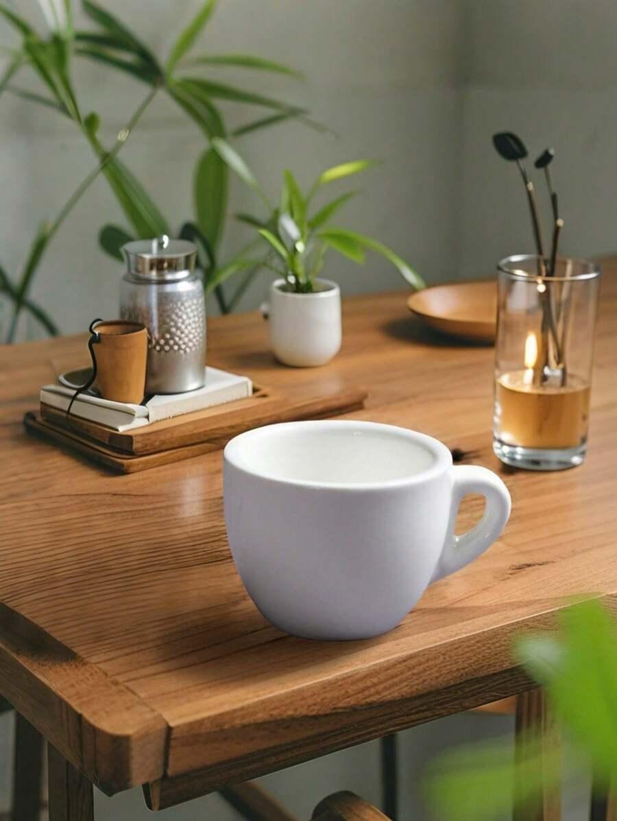 biała filiżanka do espresso