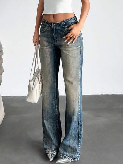 niebieskie spodnie jeans