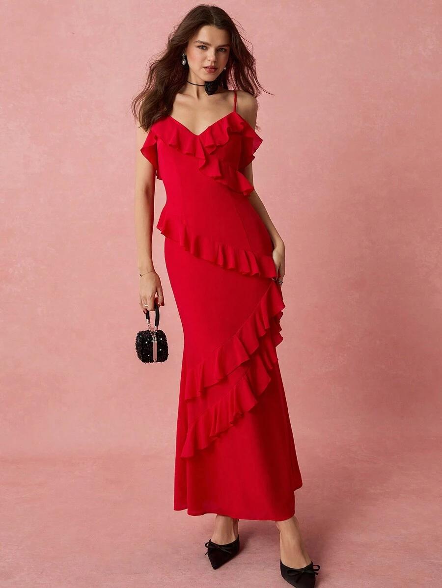 czerwona sukienka falbany