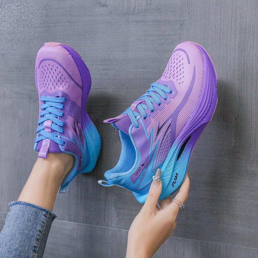 sznurowane buty sportowe