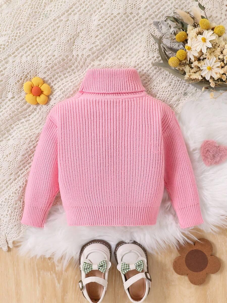 różowy sweter z golfem