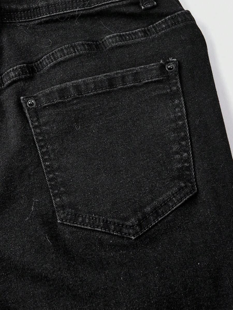 czarne spodnie jeans
