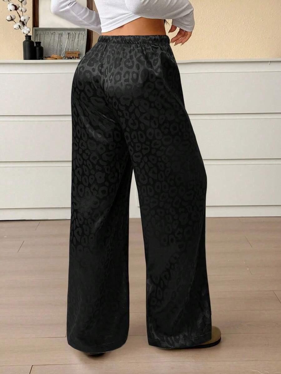 czarne spodnie animal print