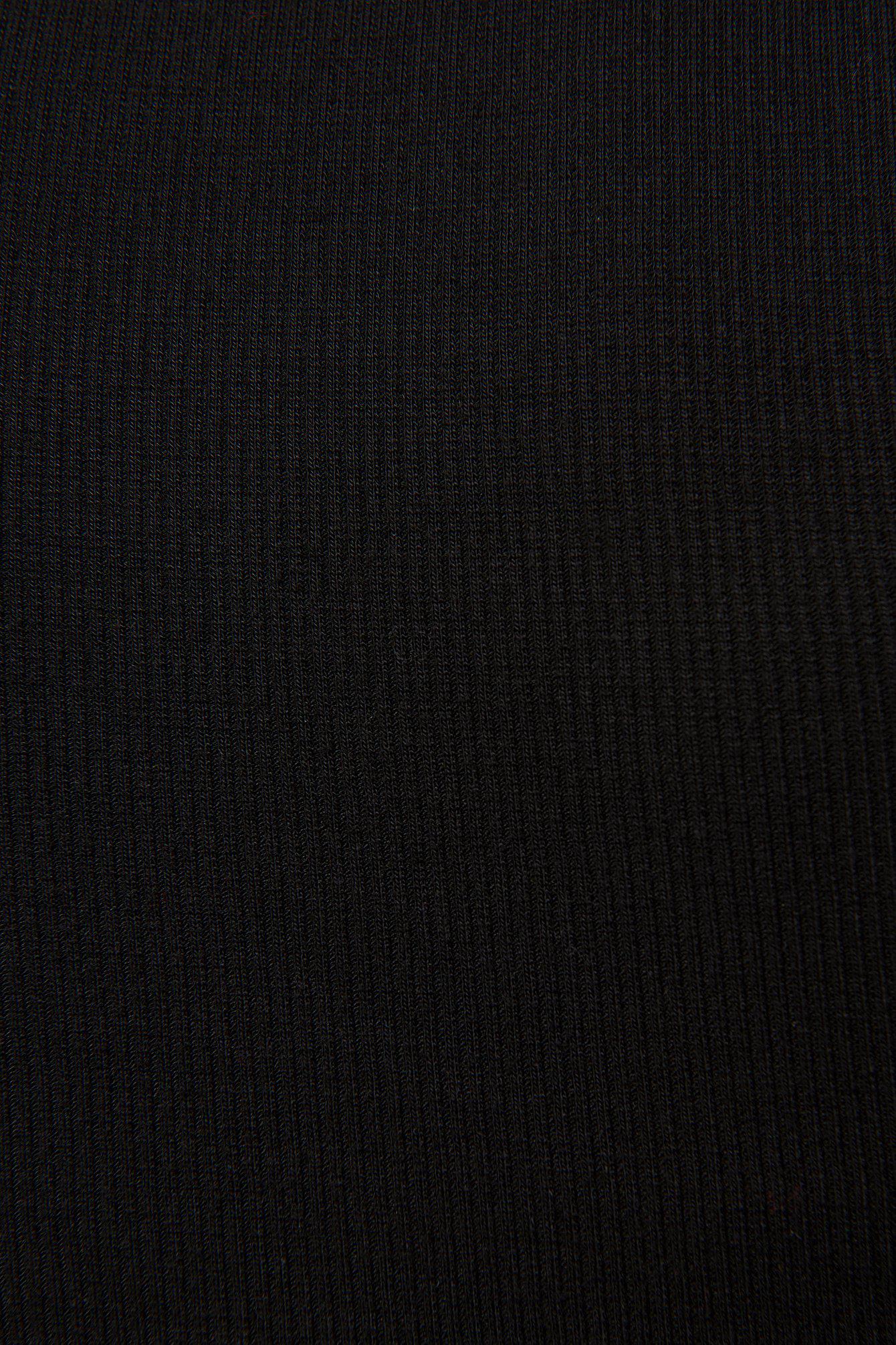 czarna bluzka z krótkim rękawem prążki