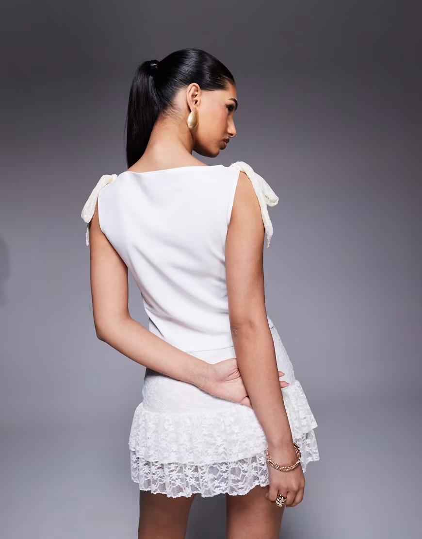 BIAŁY TOP BEZ RĘKAWÓW KORONKA 