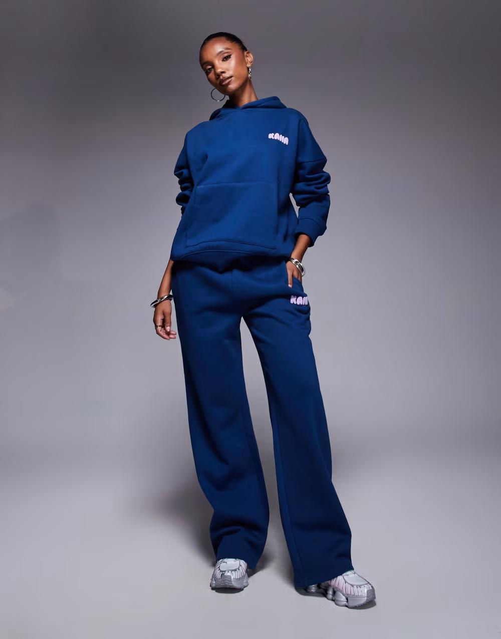 BLUZA Z KAPTUREM NADRUK