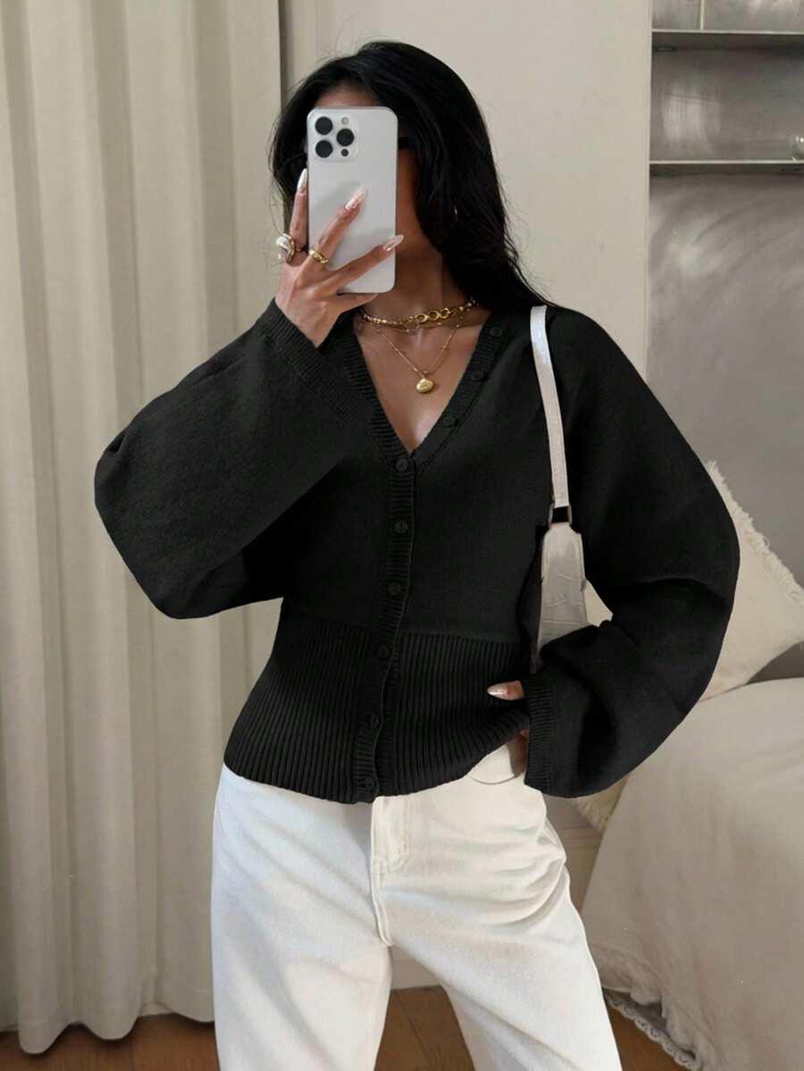 czarny sweter guziki