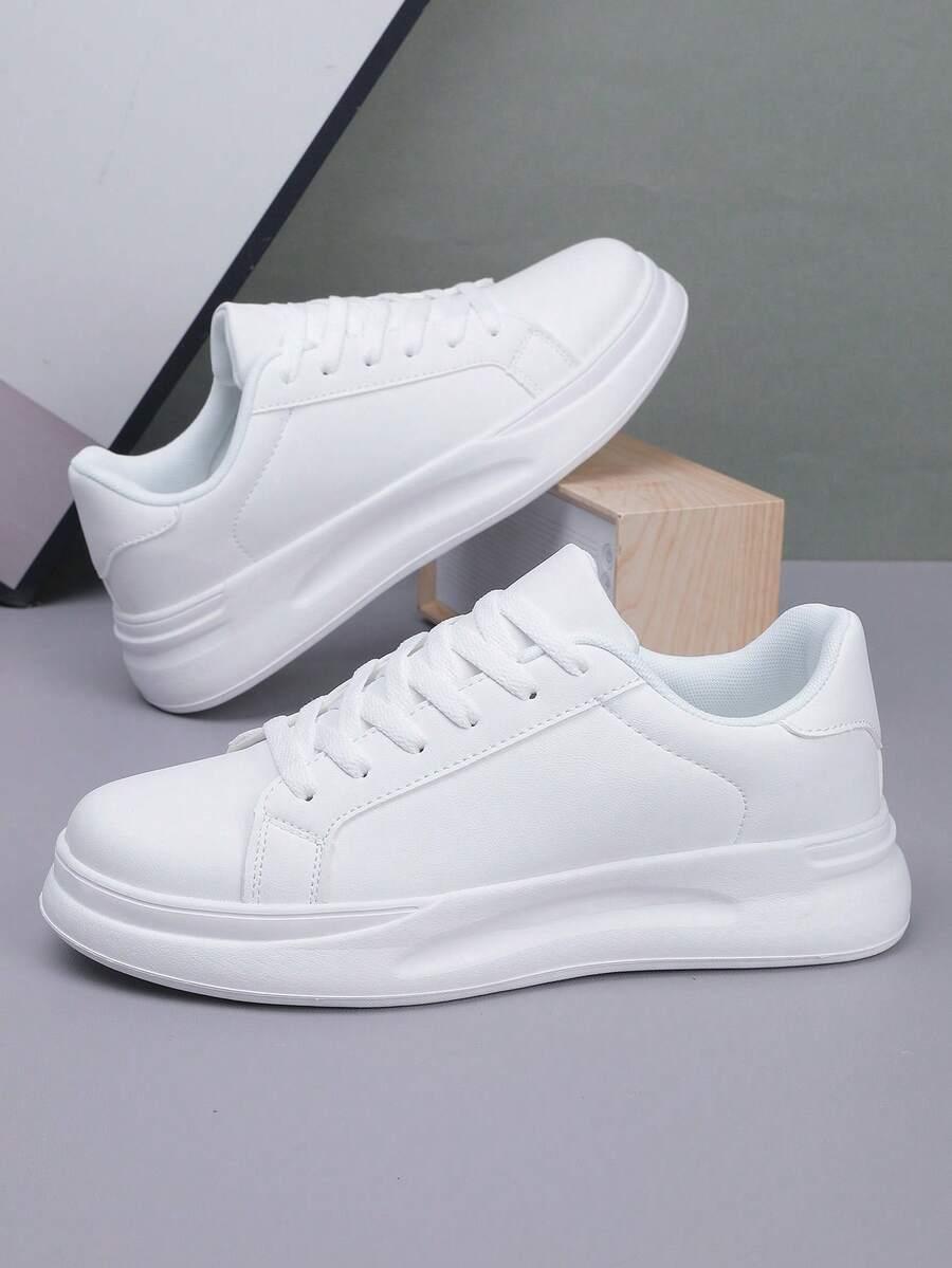 białe sportowe buty
