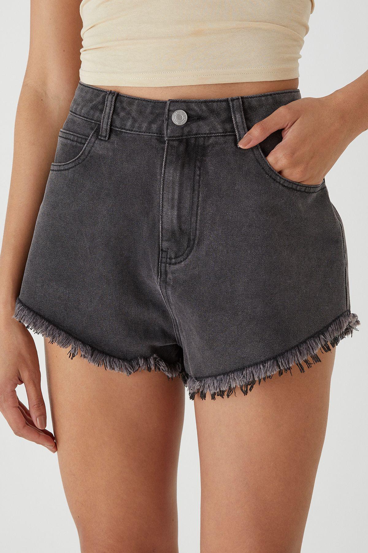 czarne spodenki jeans 