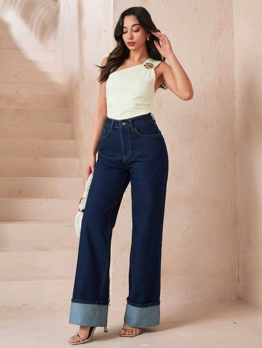 niebieskie spodnie jeans