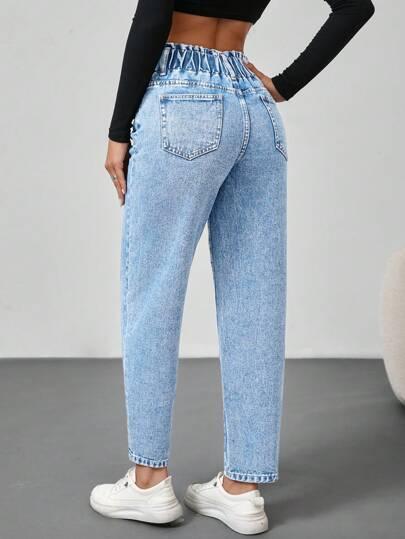 niebieskie spodnie jeans