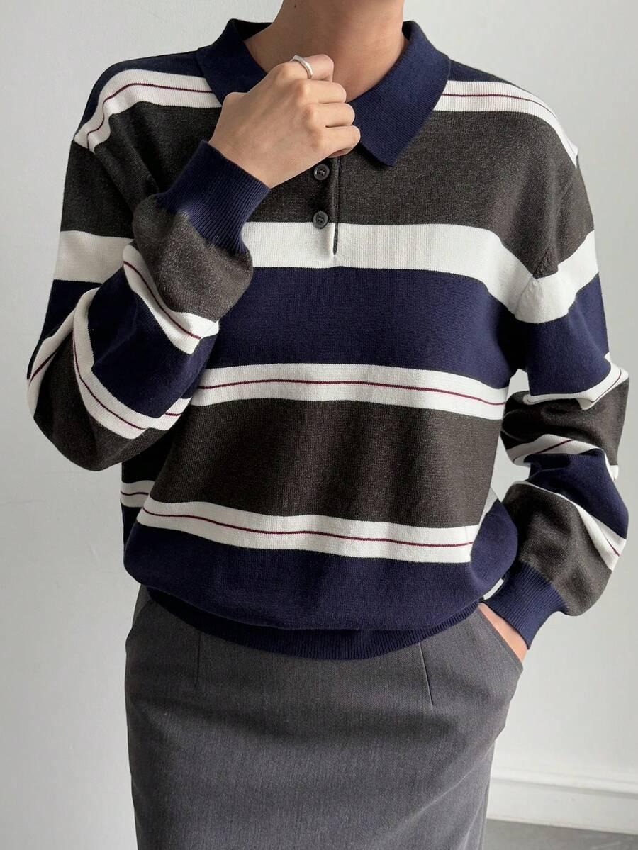 sweter wzór paski kołnierzyk 