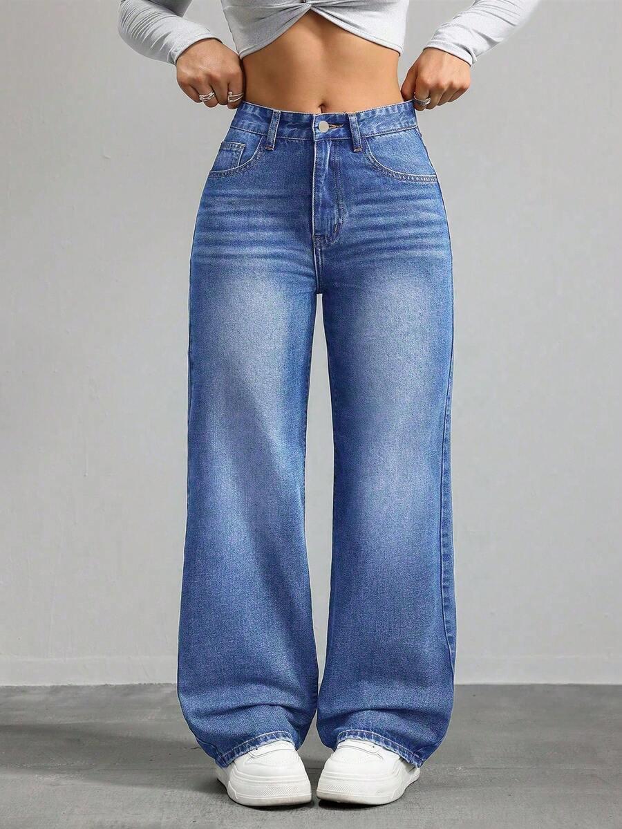 niebieskie spodnie jeans