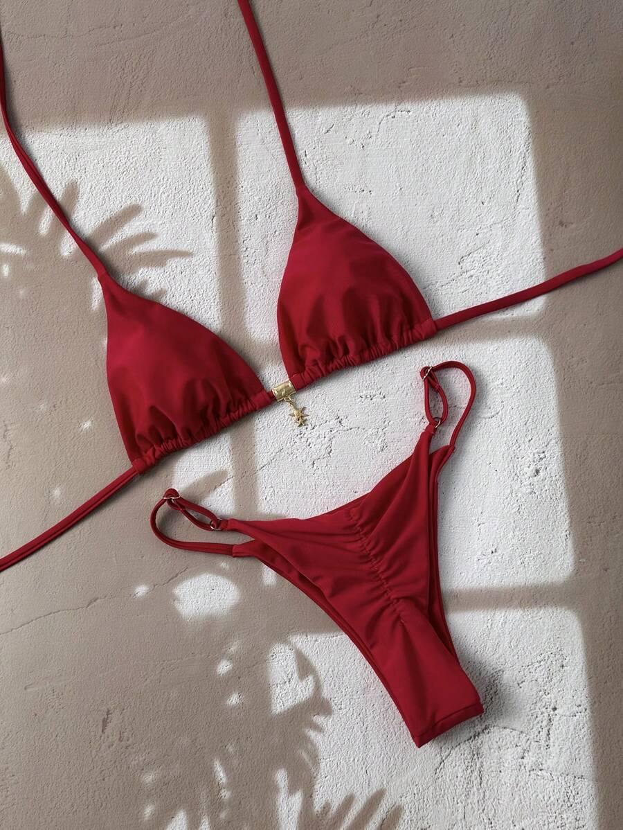 czerwony dół od bikini