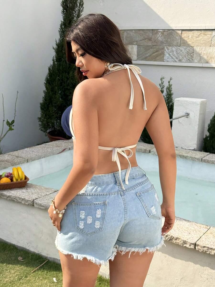 niebieska góra od bikini