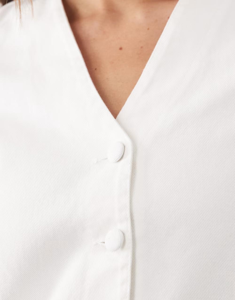 BIAŁA MINI JEANSOWA SUKIENKA V-NECK