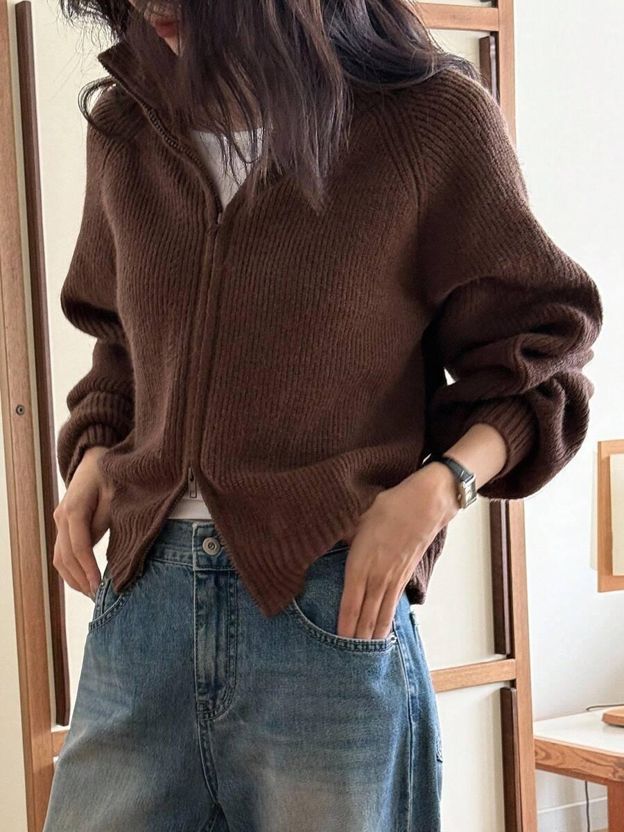 brązowy sweter zamek