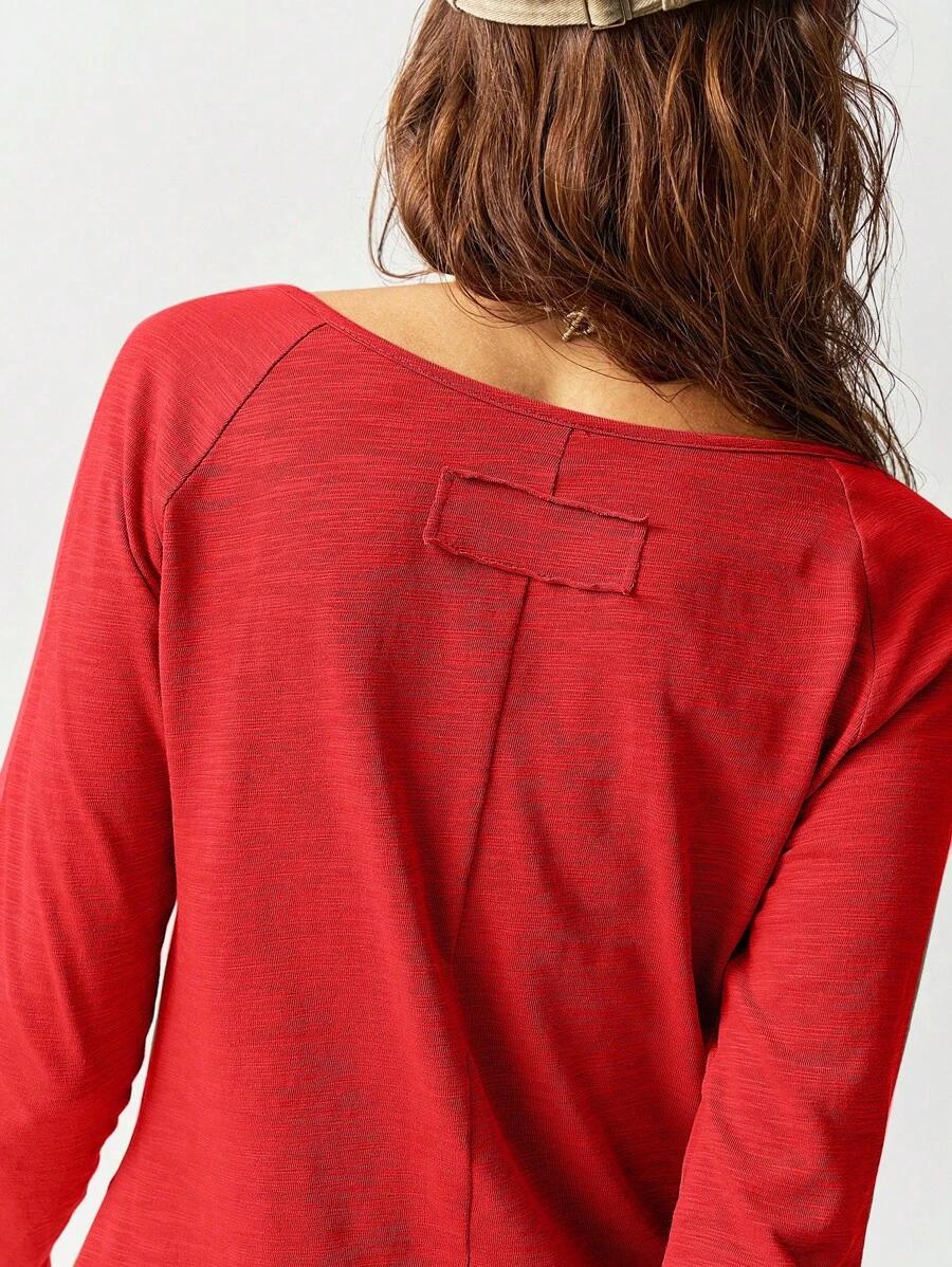 czerwona bluzka v-neck 