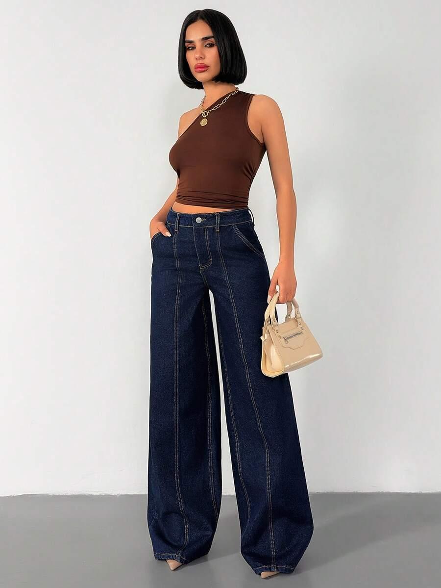 granatowe spodnie jeans