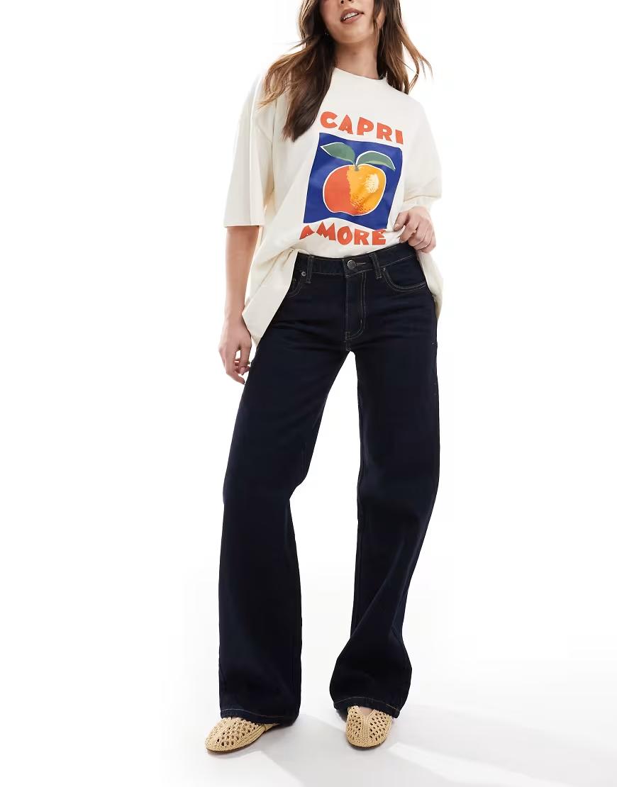 granatowe spodnie jeans kieszenie