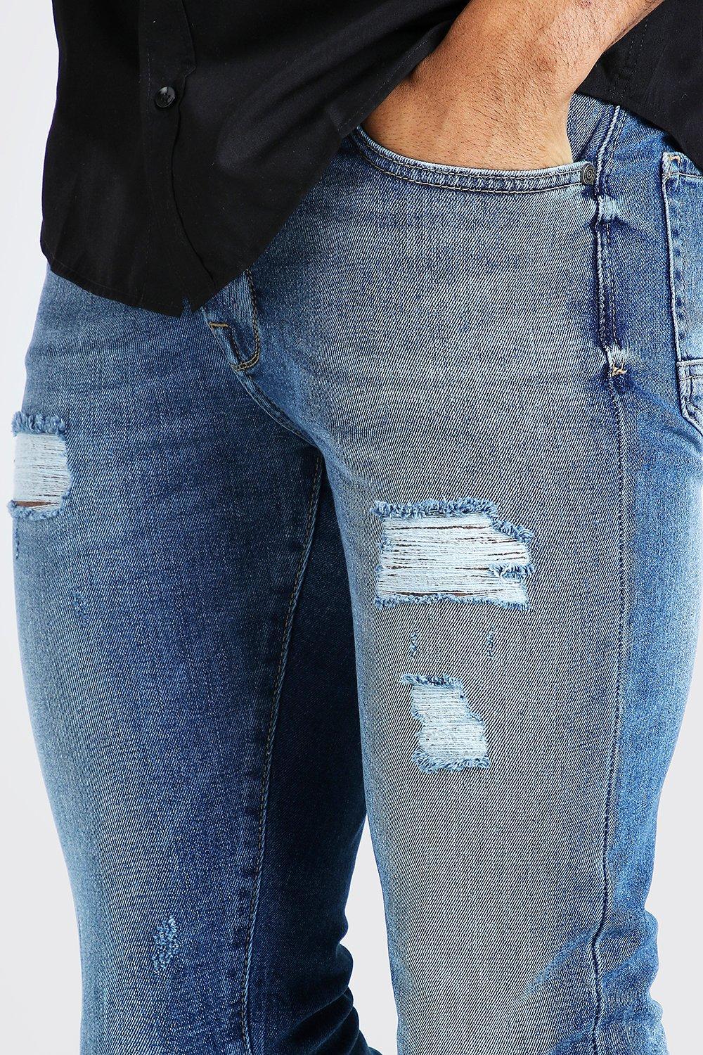 niebieskie spodnie jeans 