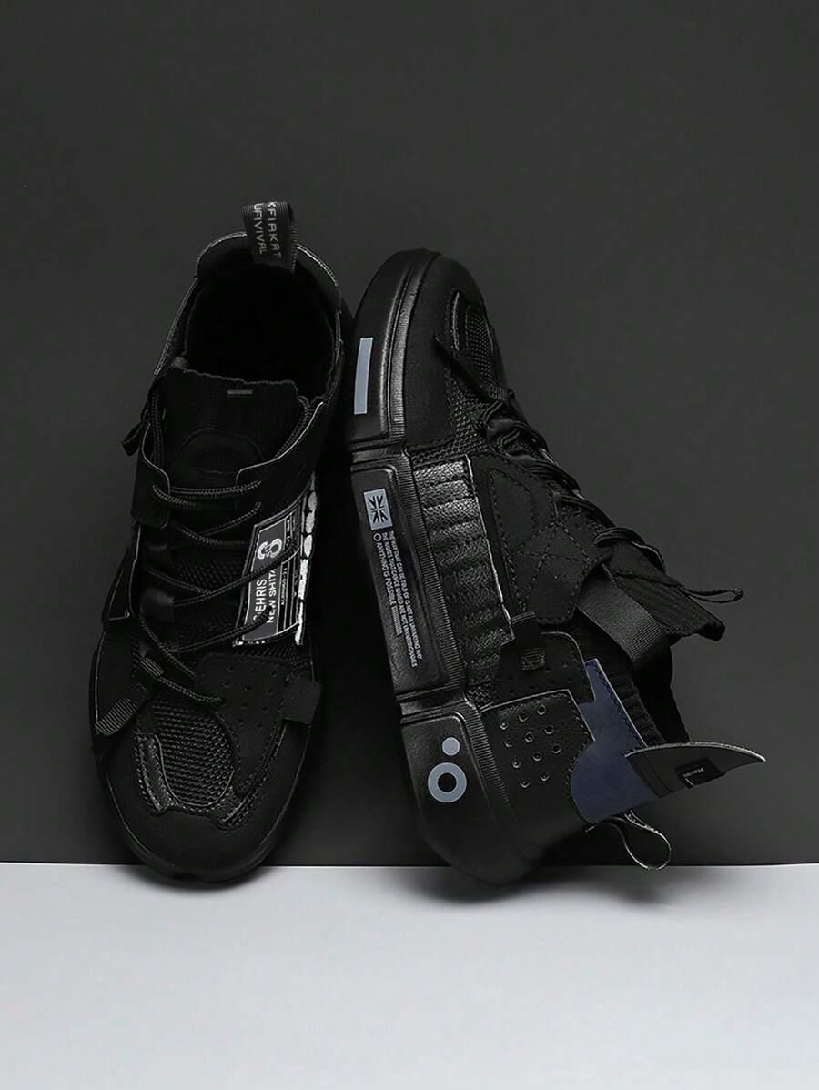 sznurowane czarne buty sportowe