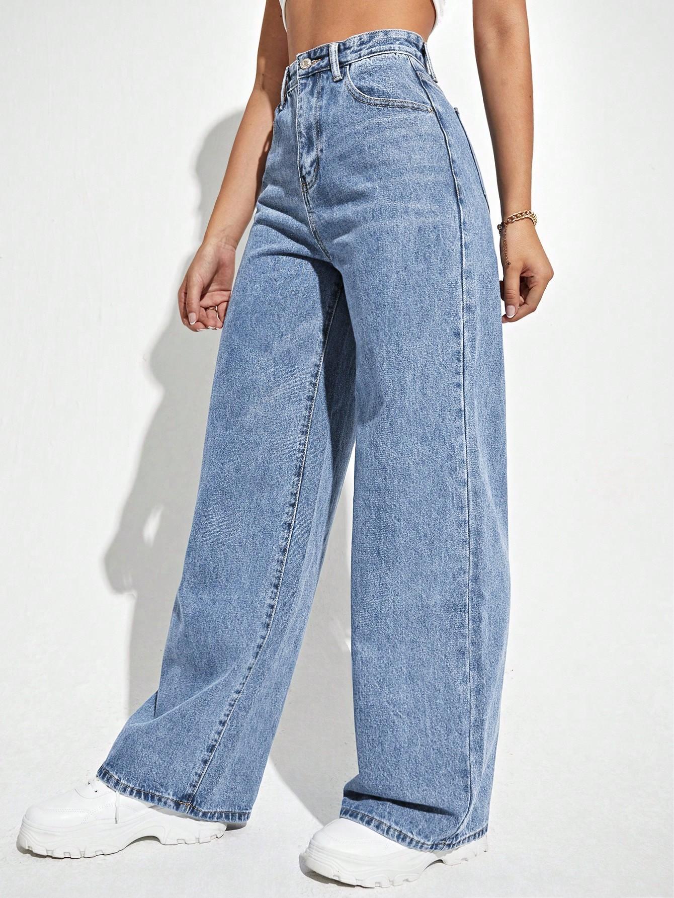 niebieskie spodnie jeans