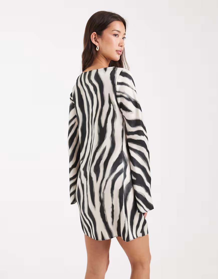 mini sukienka z długim rękawem animal print