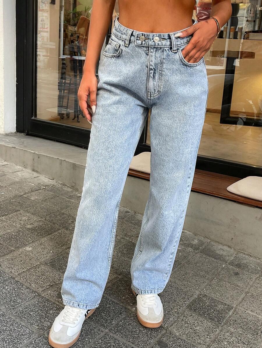 niebieskie proste spodnie jeans