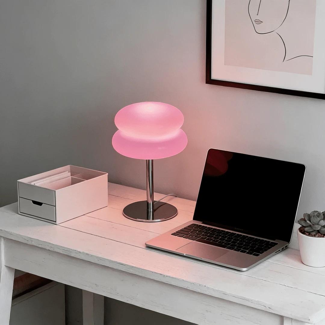 różowa lampa noca