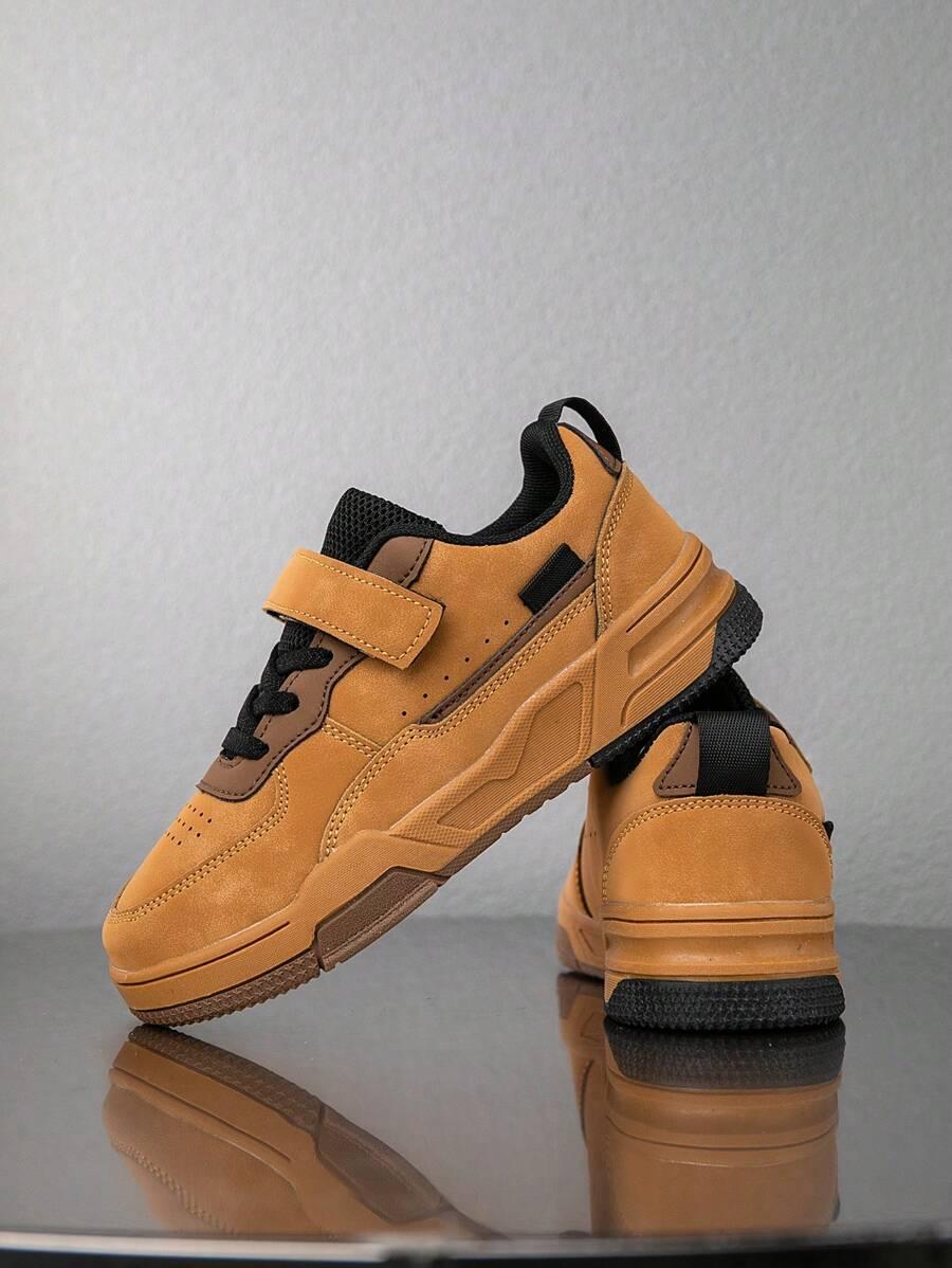 brązowe buty sportowe 