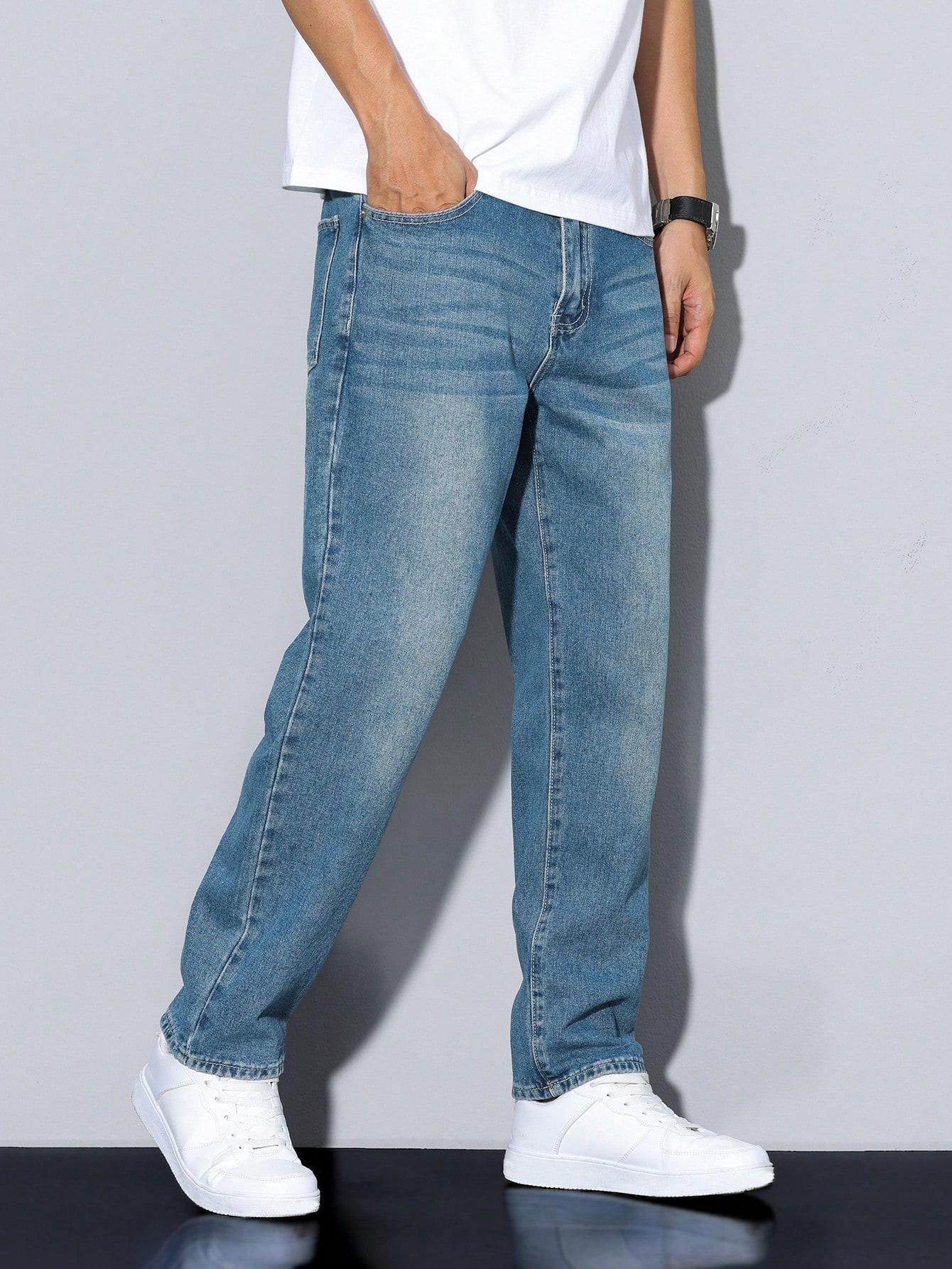 niebieskie spodnie jeans