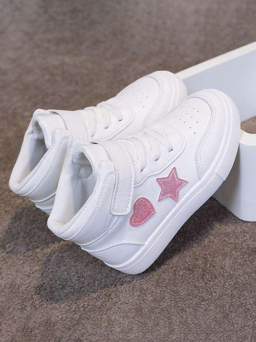 białe buty sportowe 