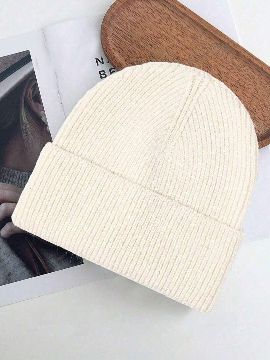 beżowa czapka beanie