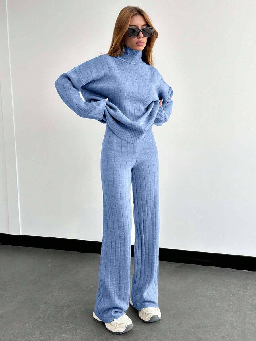 niebieski dzianinowy sweter spodnie komplet 