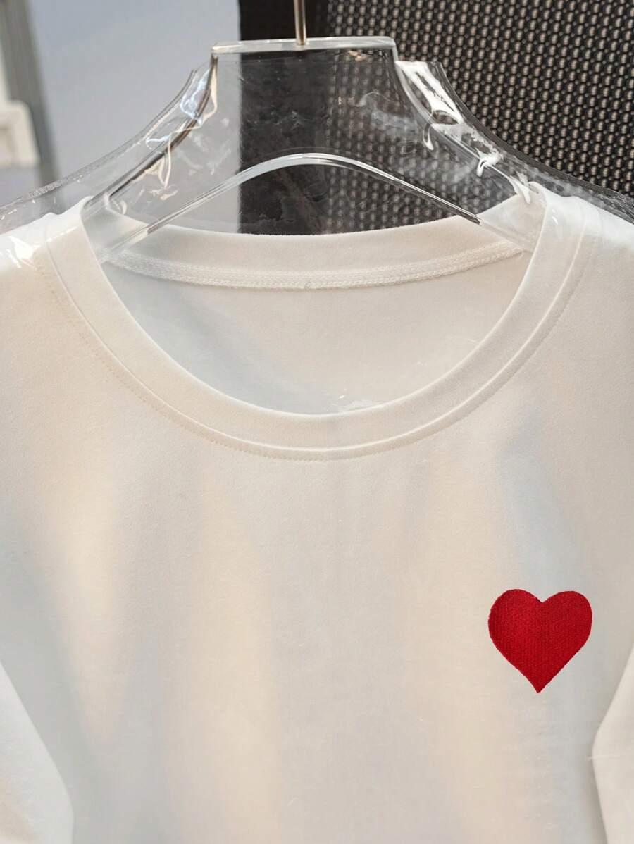 biały t-shirt wzór serce