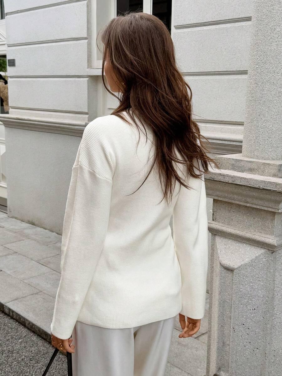 BIAŁY SWETER V-NECK