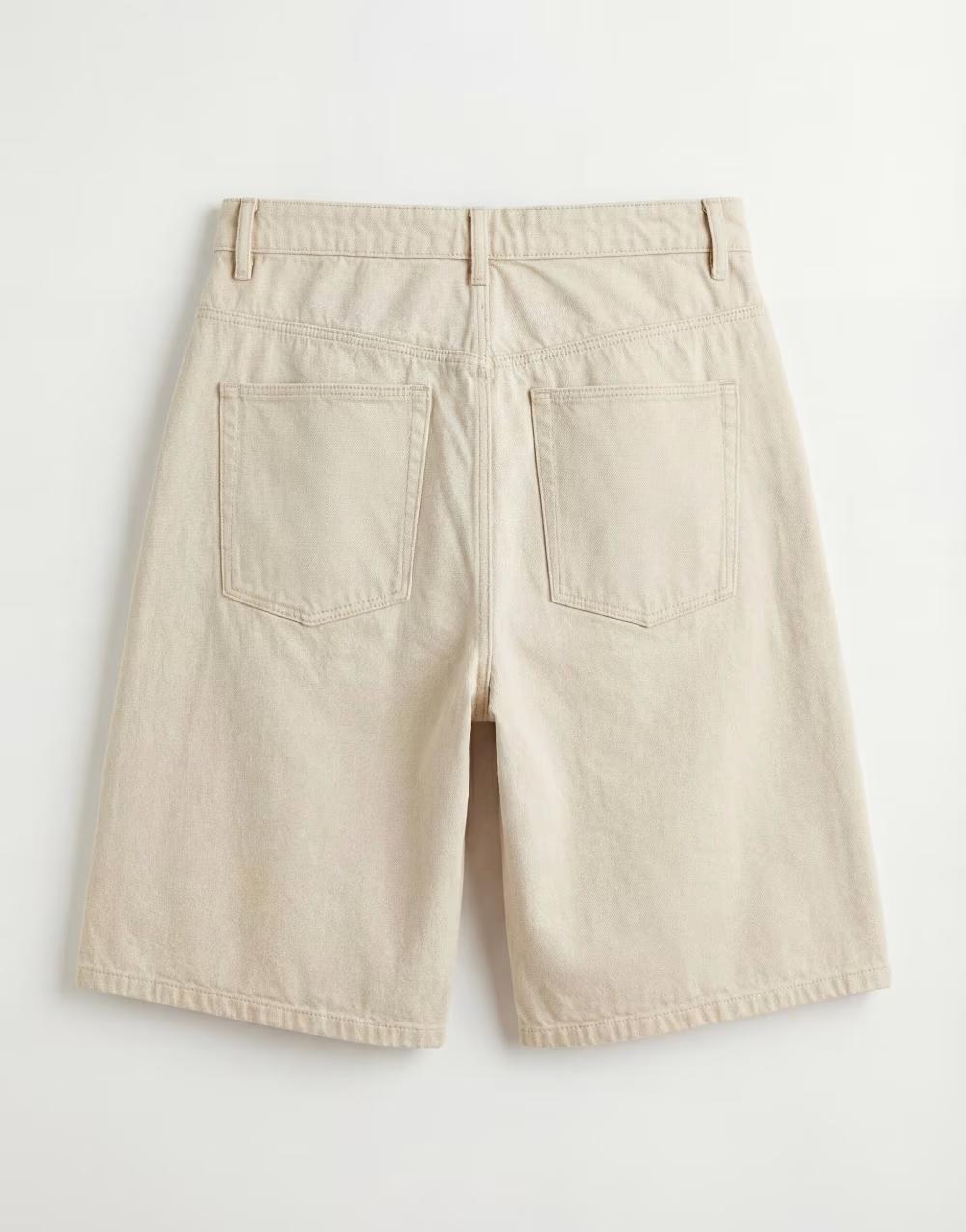 beżowe krótkie spodenki jeans kieszenie
