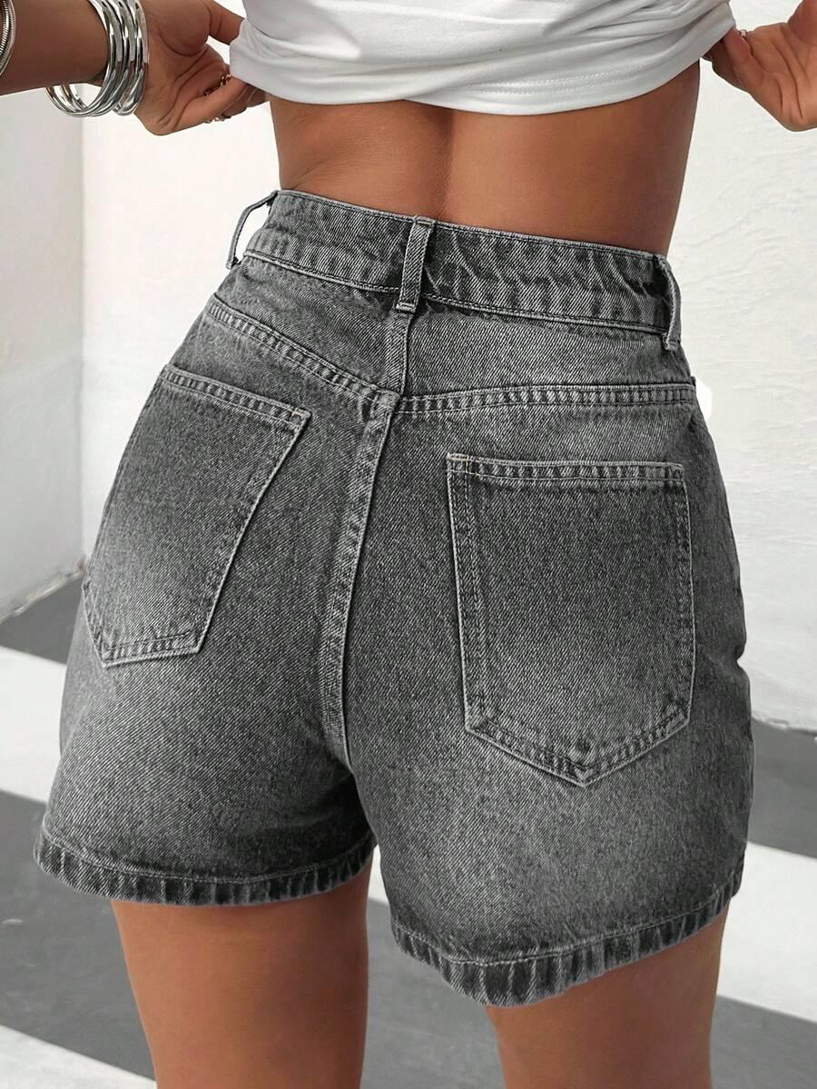 szare spodenki jeans