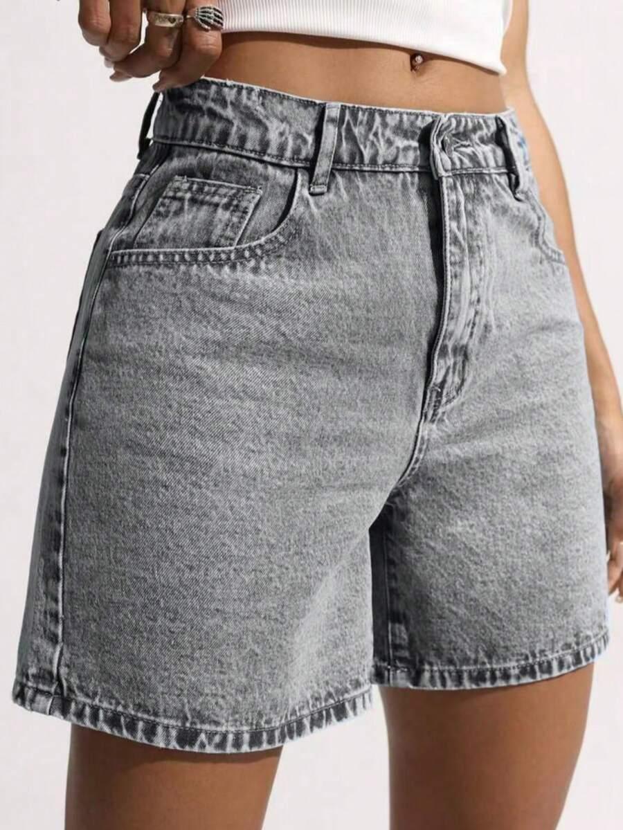 szare spodenki jeans